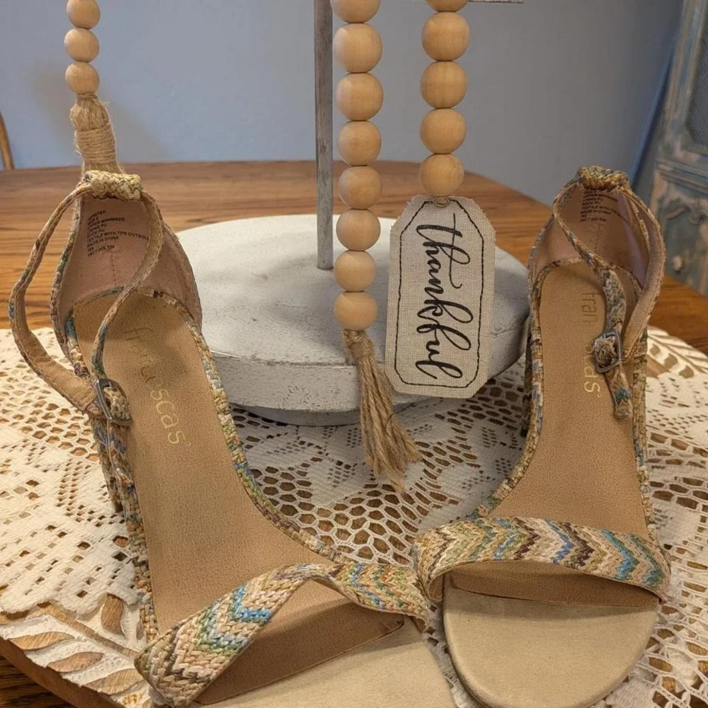 Francesca‎ Sandals Size 8